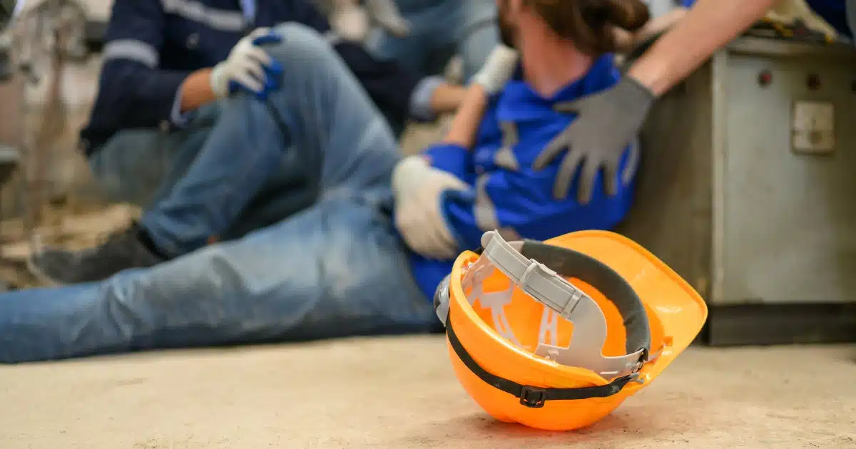 California construction site accident injury with hard hat - pre-settlement funding available for workplace injury lawsuits