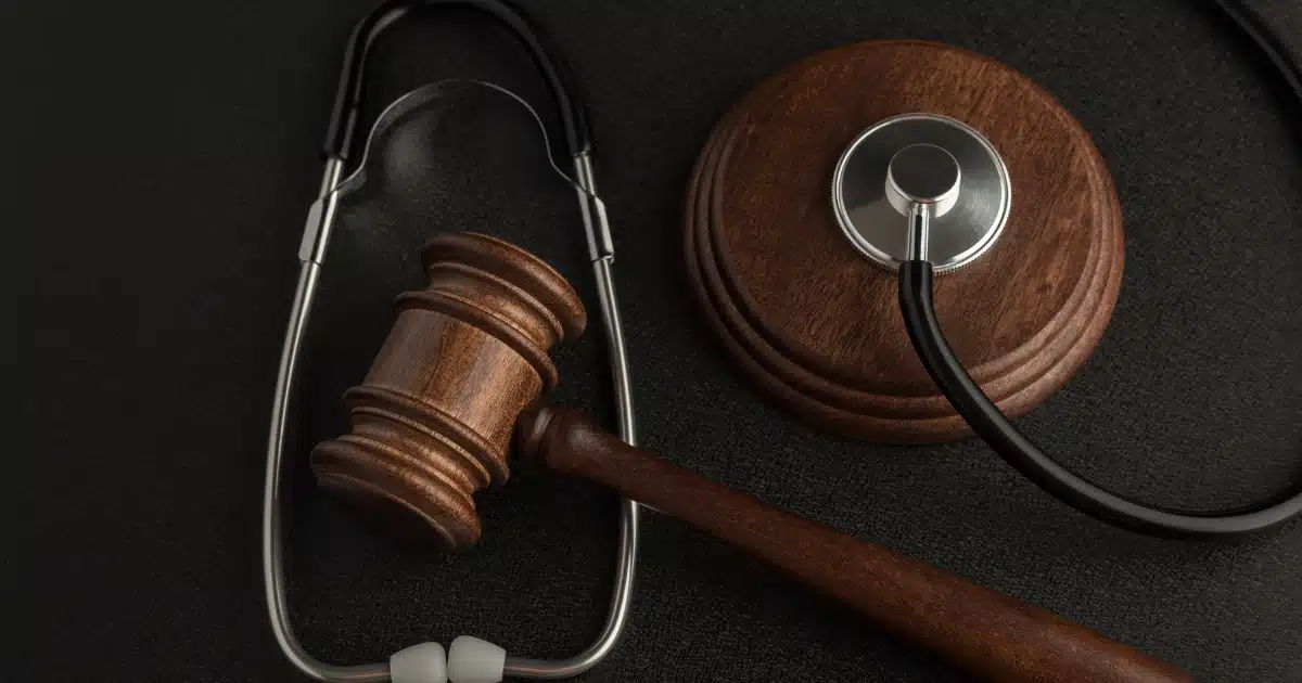 California medical malpractice lawsuit funding - judge gavel and stethoscope representing medical negligence cases