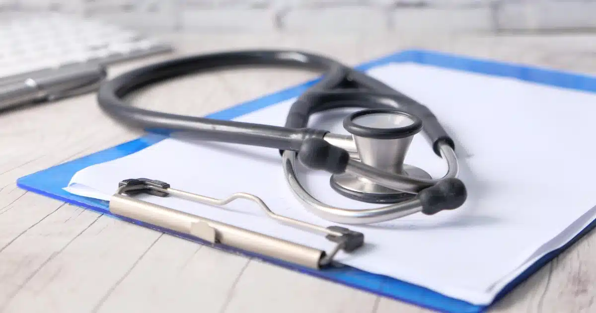 California medical malpractice lawsuit funding - judge gavel and stethoscope representing medical negligence cases